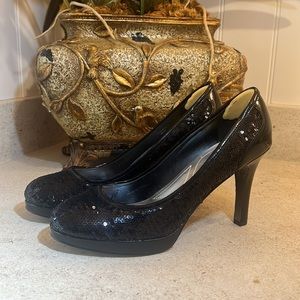 Tahari black sequence platform pumps! Like-new condition!